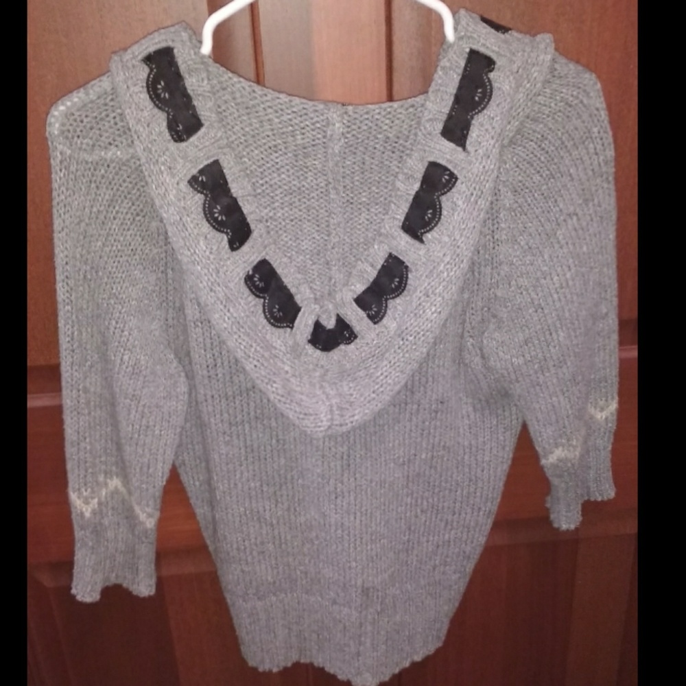 Sweater - Picture 2 of 4